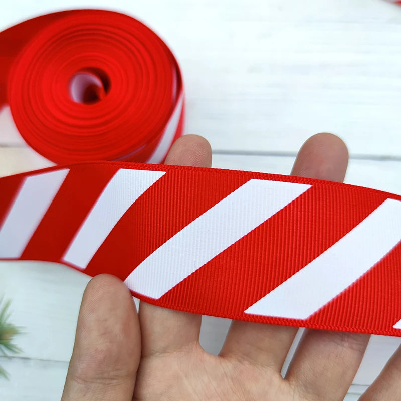 Kerst cadeauverpakking diagonaal gestreept lint voor feestelijke decoratie