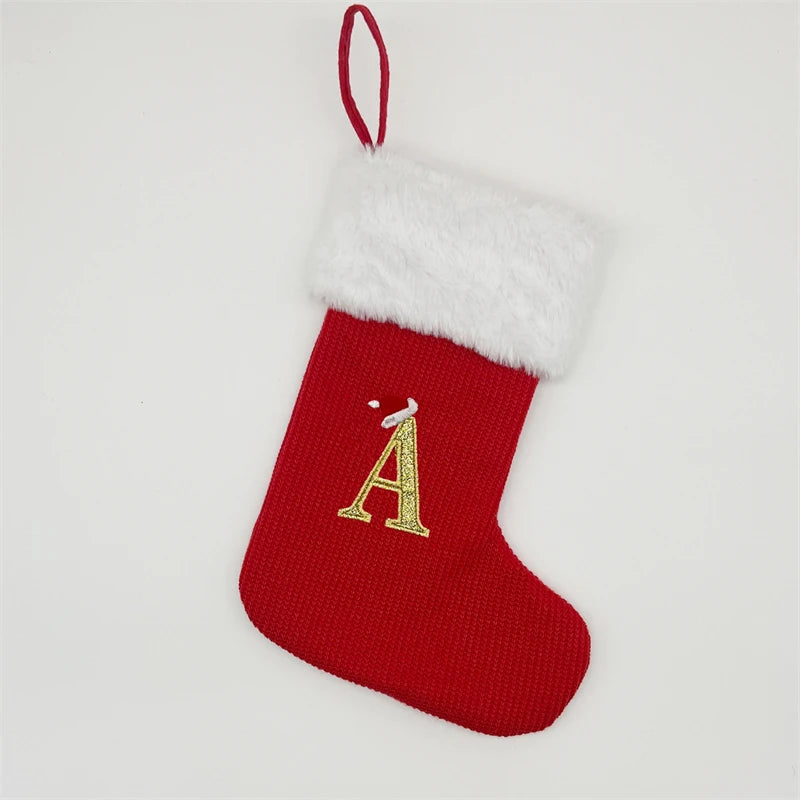 Kerstsokken alfabet breiwerk als kerstboomornament en decoratie
