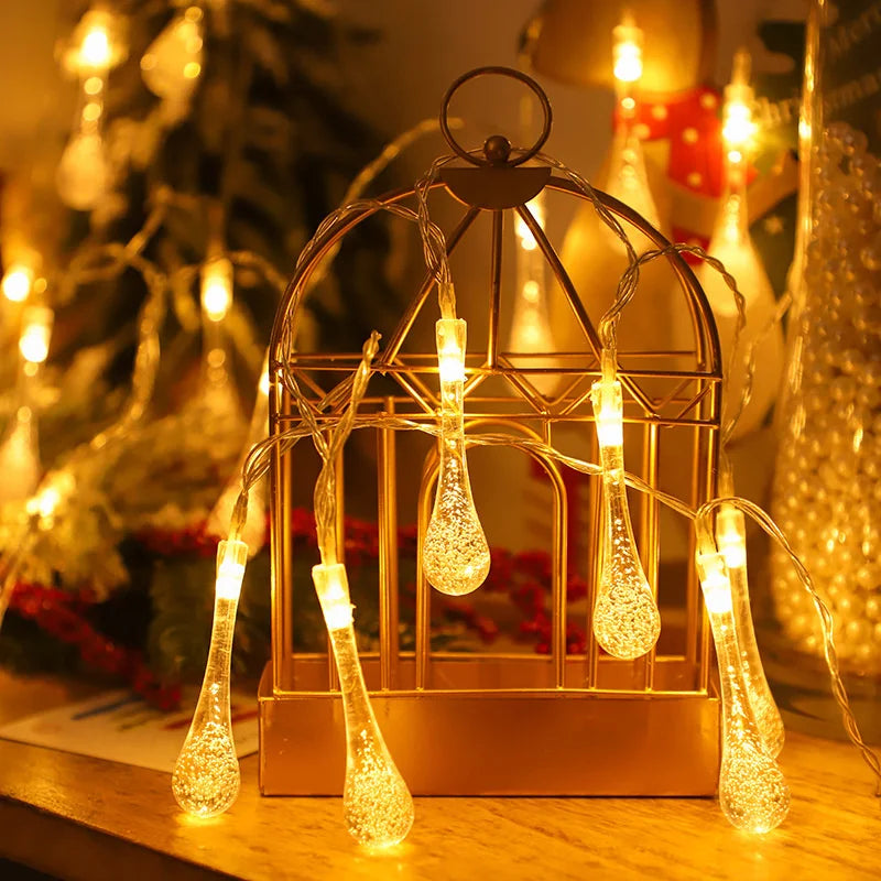 Verlichte Kerst slinger druppelvorm LED lichtjes voor sfeervolle decoratie