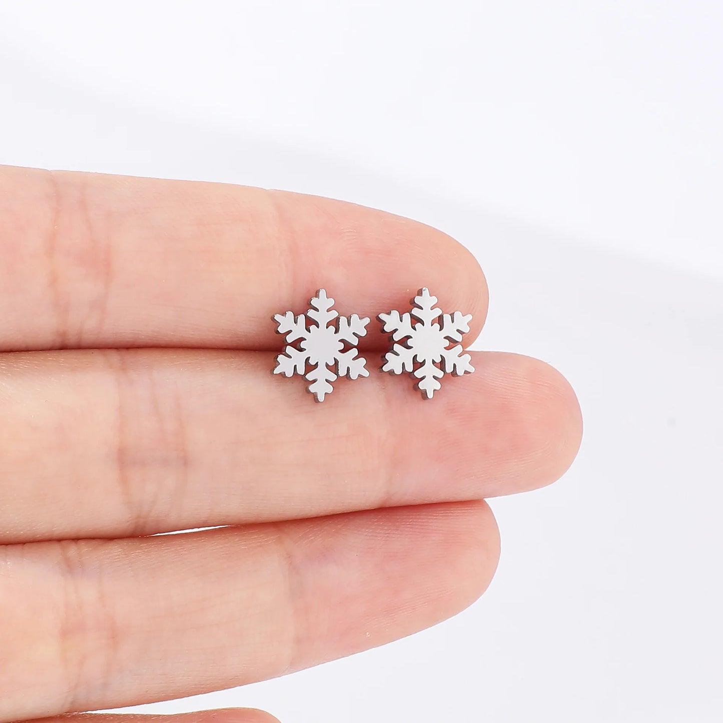 Kerst oorbellen sneeuwvlok van roestvrij staal – elegant in goud, zilver of zwart