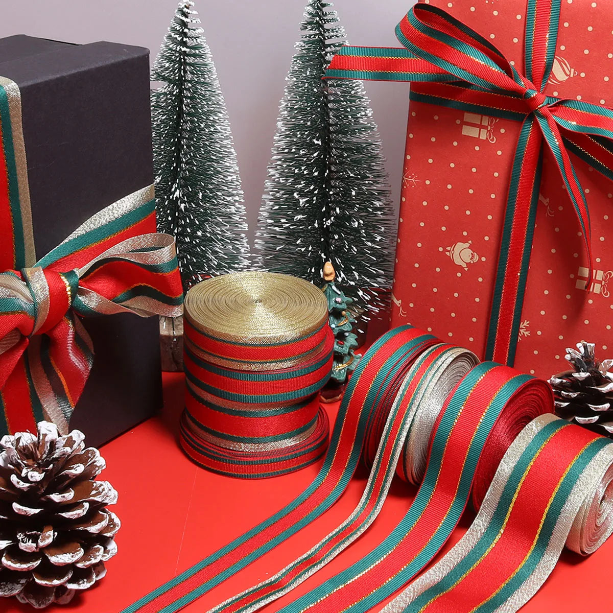 Kerst cadeauverpakking feestelijk lint voor decoratie en geschenken
