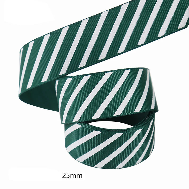 Kerst cadeauverpakking diagonaal gestreept lint voor feestelijke decoratie