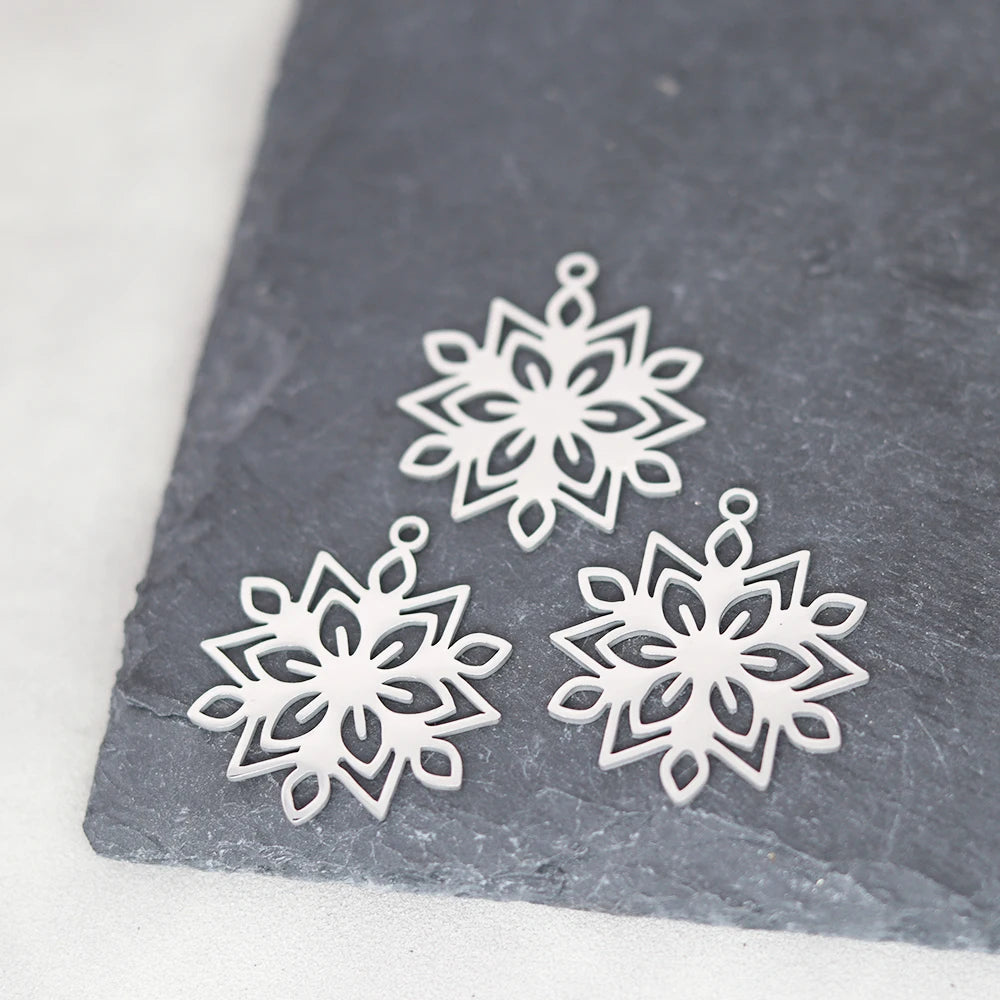 Kerst hangers sneeuwvlok rendier, bel, Kerstboom, Kerstman en meer – vele varianten - 3 stuks