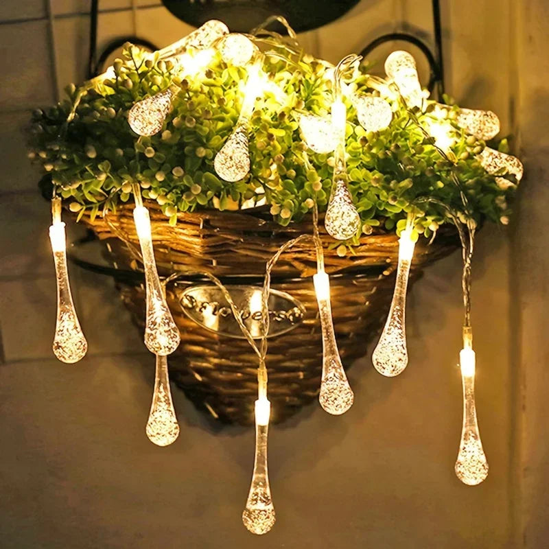 Verlichte Kerst slinger druppelvorm LED lichtjes voor sfeervolle decoratie