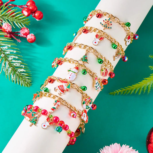Kerst armband met kerstboom, sneeuwvlok, kerstman en belletjes