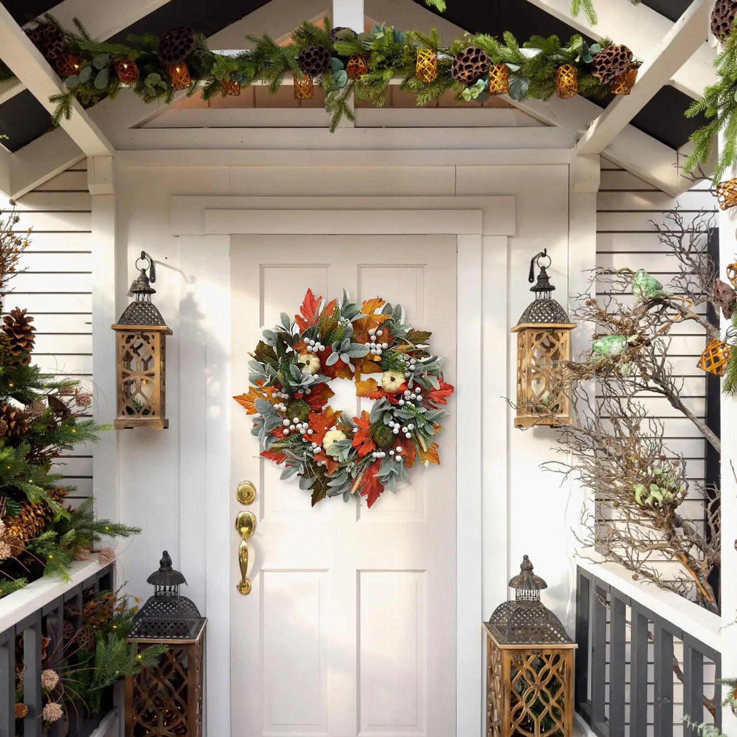 Kerst krans met pompoen bessen en herfstbladeren voor deurdecoratie