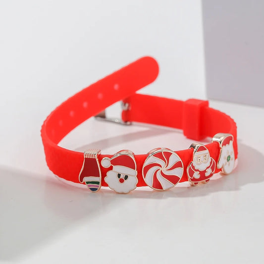 Kerst armband met rode kralen en verstelbare band met kerstklokje