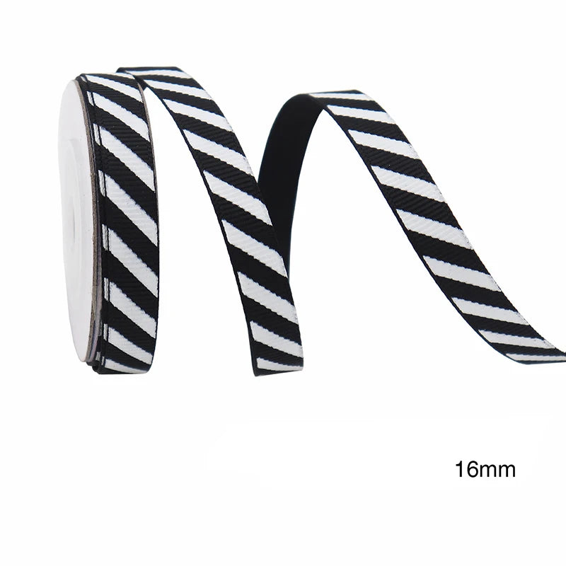 Kerst cadeauverpakking diagonaal gestreept lint voor feestelijke decoratie