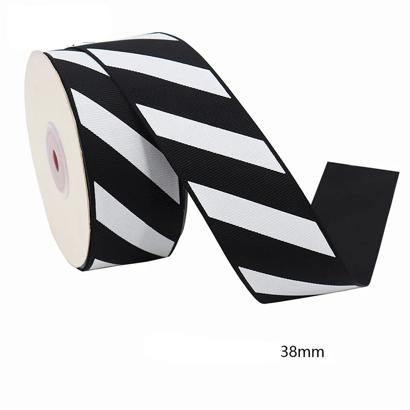 Kerst cadeauverpakking diagonaal gestreept lint voor feestelijke decoratie