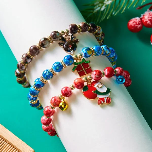 Kerst armband met kerstman sneeuwpop ster en kerstboom hanger