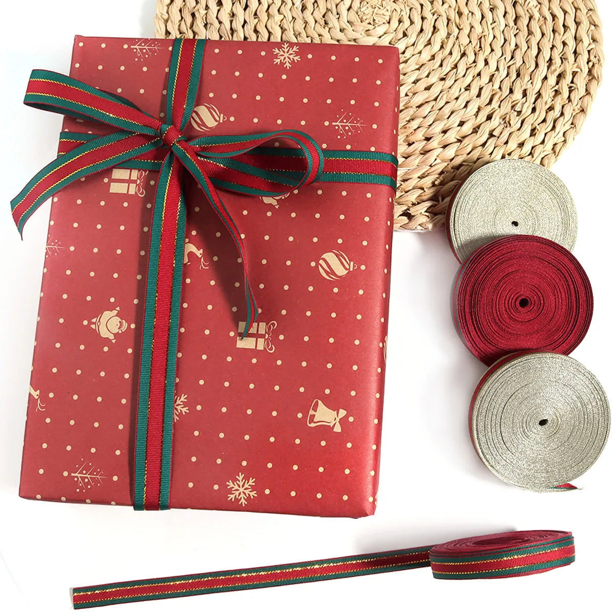 Kerst cadeauverpakking feestelijk lint voor decoratie en geschenken