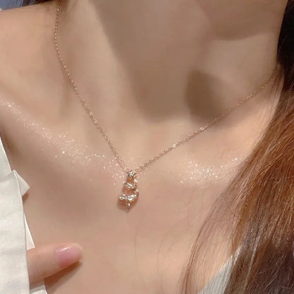 Kerst ketting met fonkelende sneeuwvlok en kerstboom hanger vol zirkonia