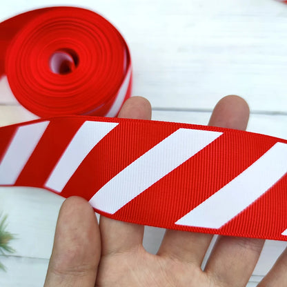 Kerst cadeauverpakking diagonaal gestreept lint voor feestelijke decoratie