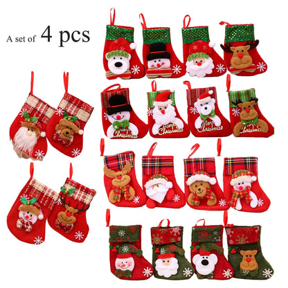 Kerstsok decoratief set van 4 mini kerstkousen met sneeuwman, rendier en kerstman