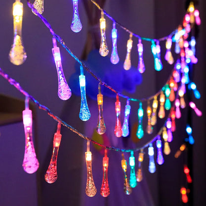 Verlichte Kerst slinger druppelvorm LED lichtjes voor sfeervolle decoratie