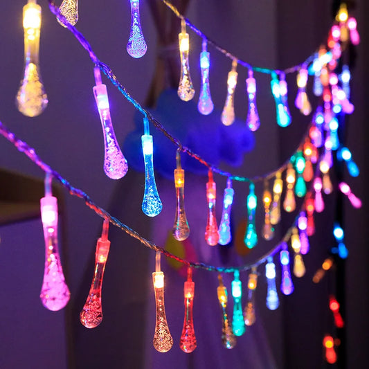 Verlichte Kerst slinger druppelvorm LED lichtjes voor sfeervolle decoratie