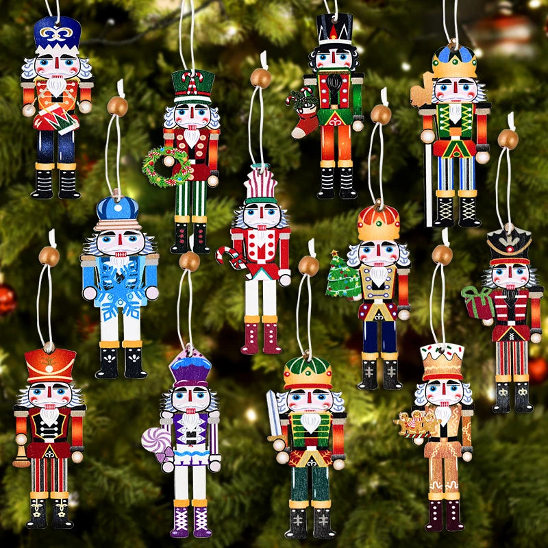 Kerstboom ornament houten gingerbread man en kerstgnomen hangers