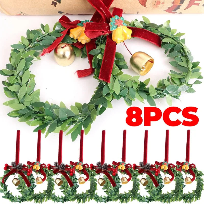 Kerst krans met bel, kunstgroen en fluwelen strik voor deur of haard