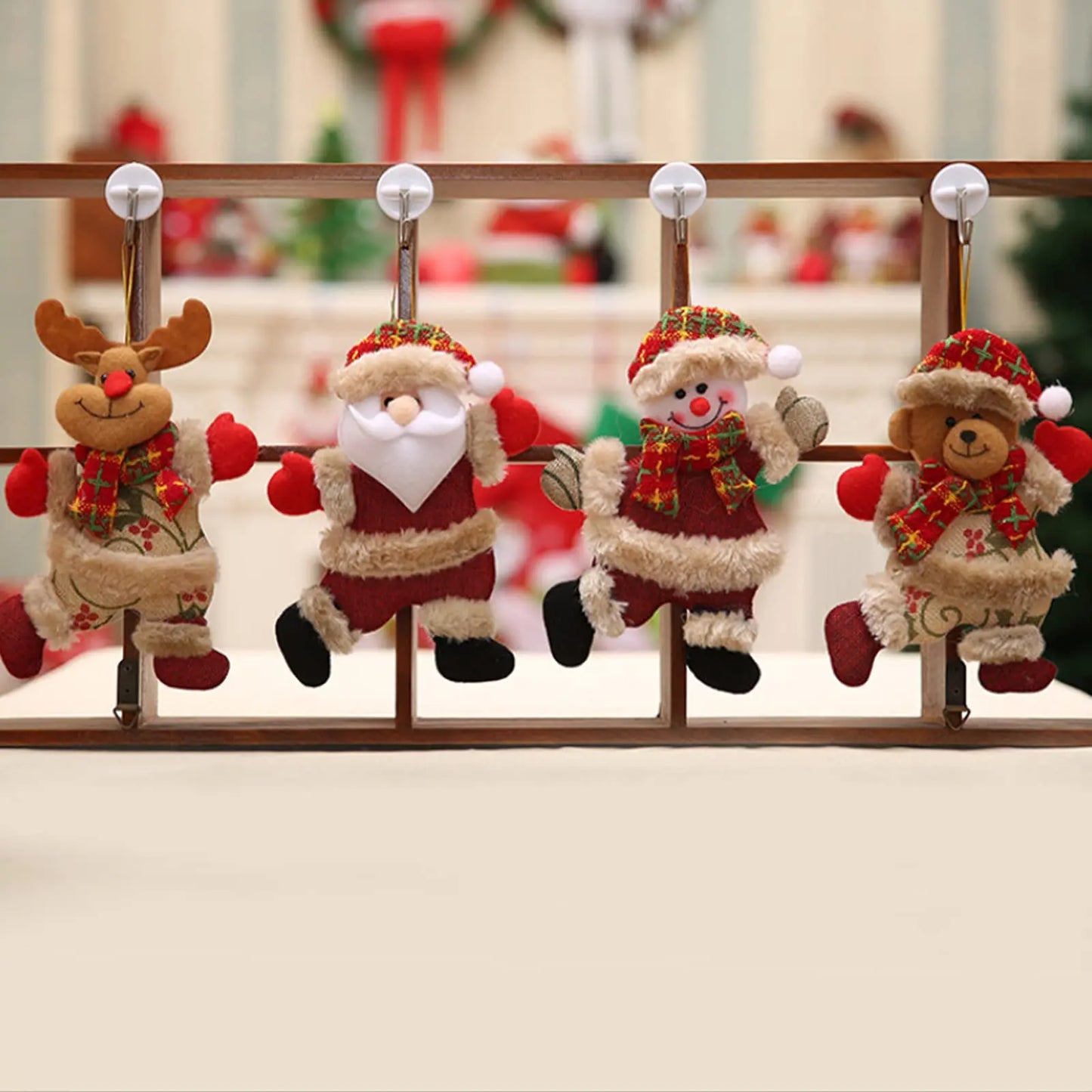 Set kersthangers pluche popjes – kerstman, sneeuwman, rendier en beer