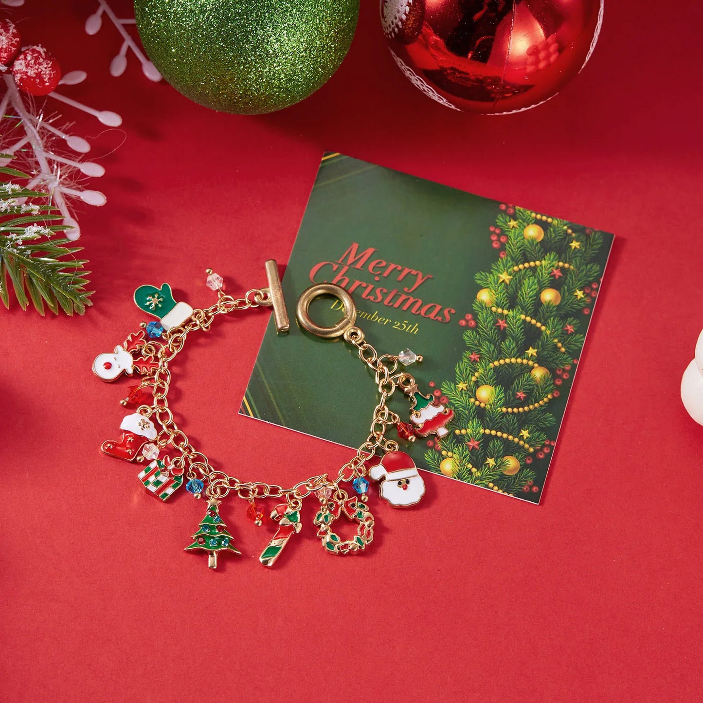 Kerst armband met kerstboom, sneeuwvlok, kerstman en belletjes