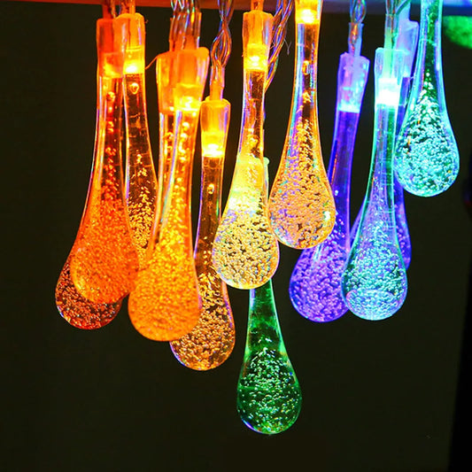 Verlichte Kerst slinger druppelvorm LED lichtjes voor sfeervolle decoratie