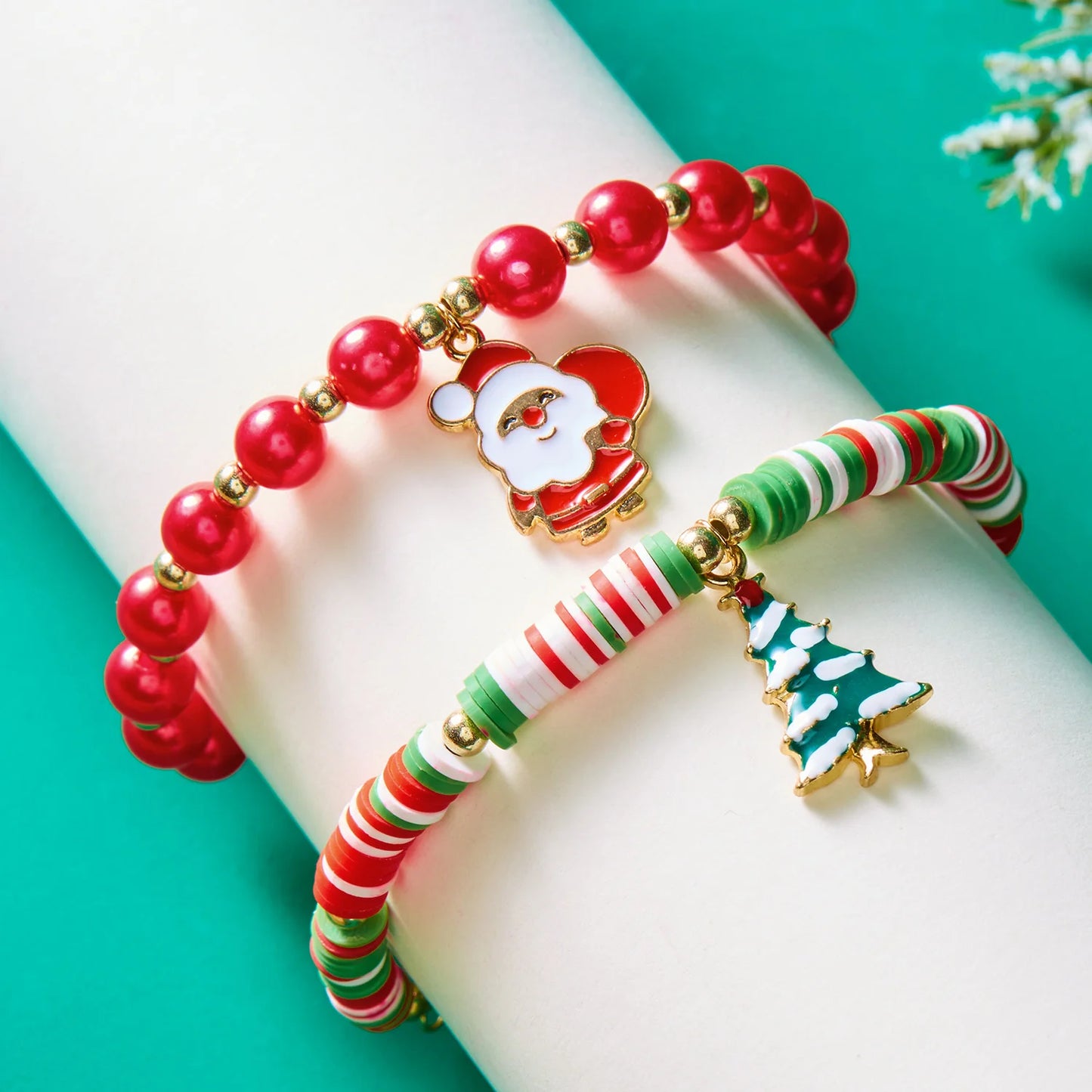 Kerst armband met kerstman sneeuwpop ster en kerstboom hanger