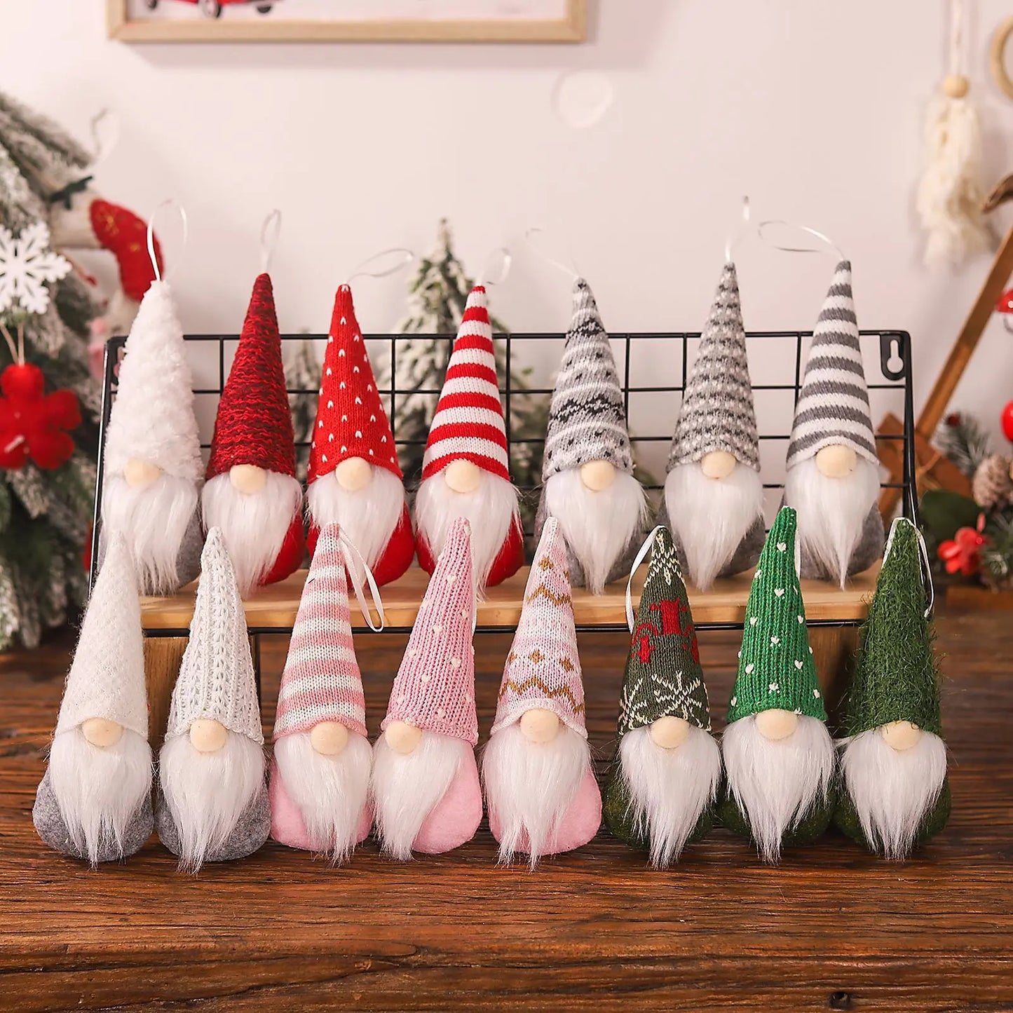 Set kersthangers – 3 schattige kerstgnomen met gebreide muts, 17 cm