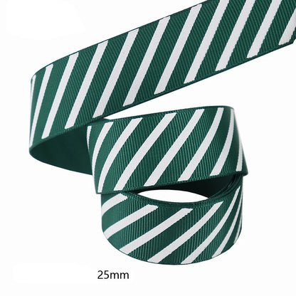Kerst cadeauverpakking diagonaal gestreept lint voor feestelijke decoratie