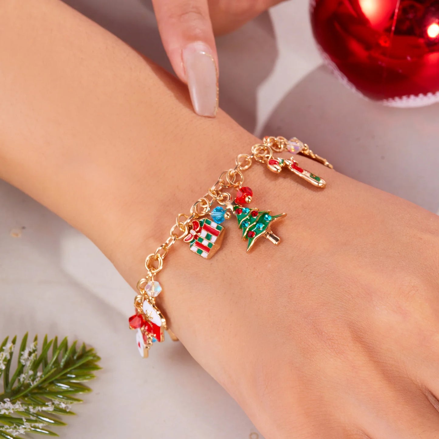 Kerst armband met kerstman sneeuwpop ster en kerstboom hanger
