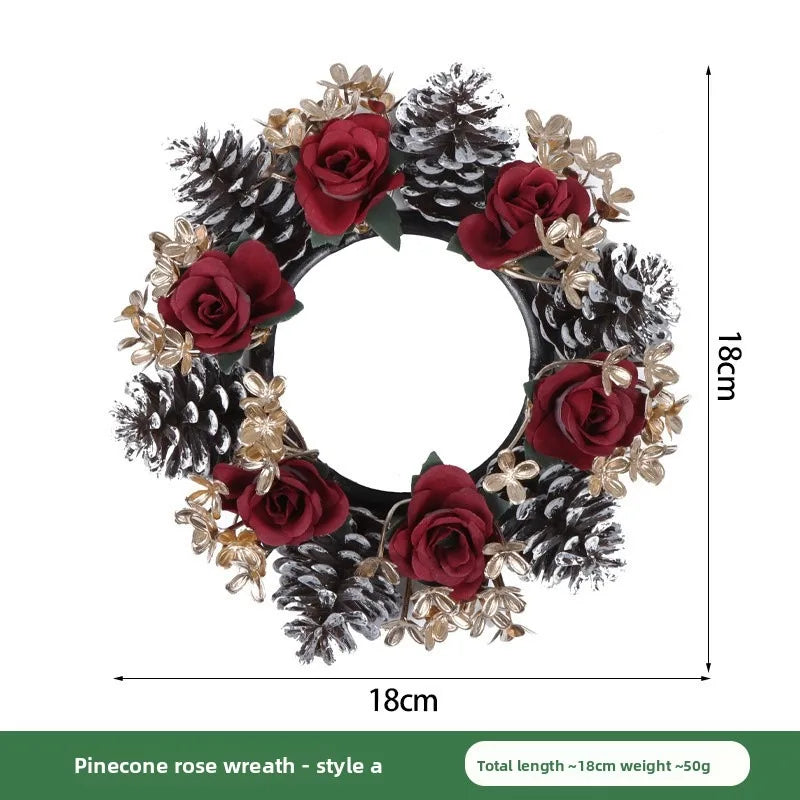 Kerst krans met rode bessen en kaarshouder voor sfeervolle tafeldecoratie