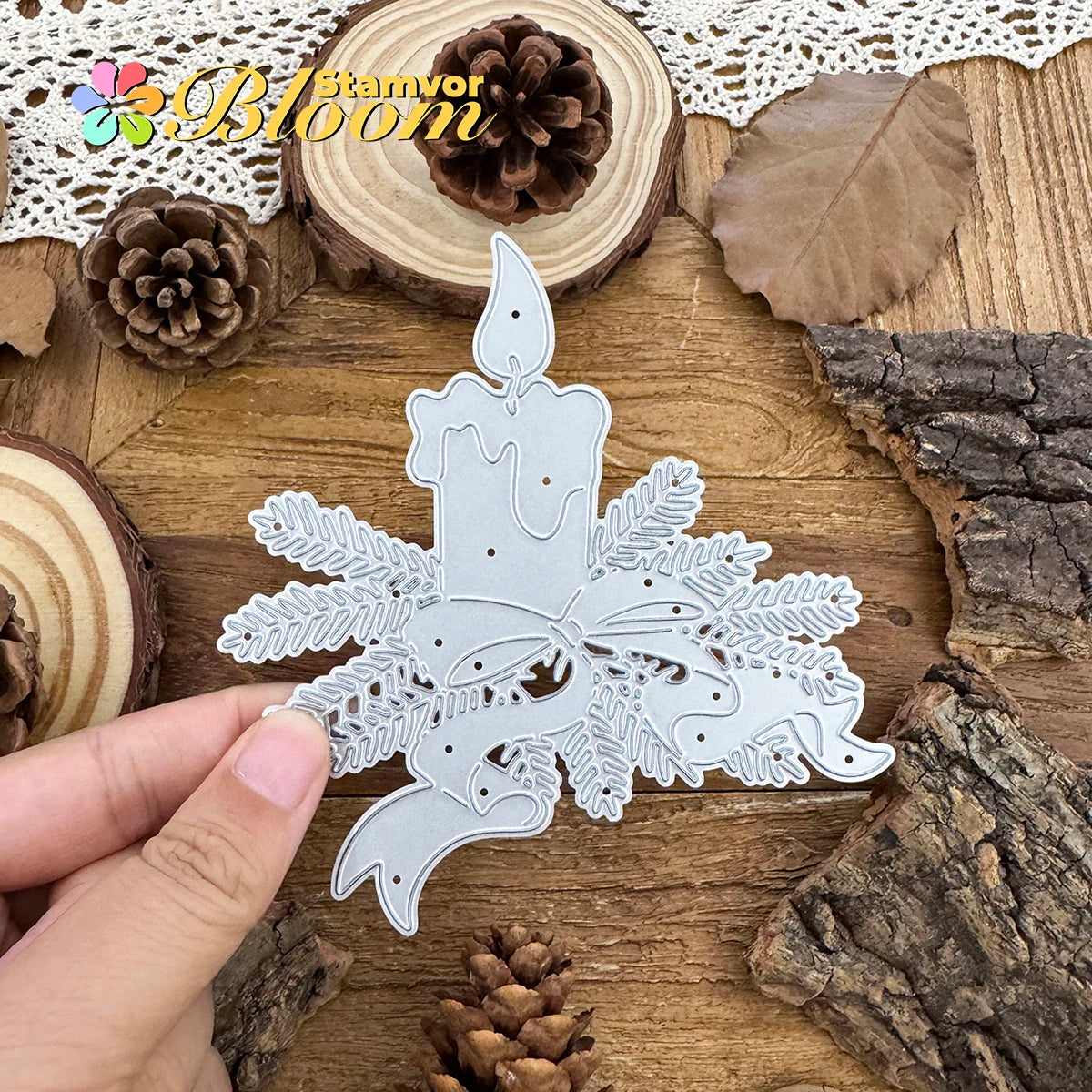 Snijmal Kerst kaars met dennetakken en strikken voor kaarten maken