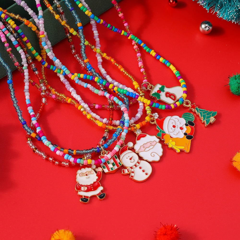 Kerst ketting set met kerstboom, kerstman en sneeuwpop hangers – feestelijke sieraden - 7 stuks