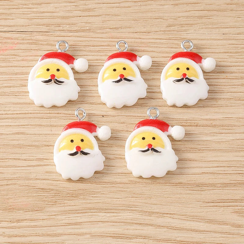 Kersthangers voor ketting of armband – 10 schattige hars bedels met kerstman en rendier