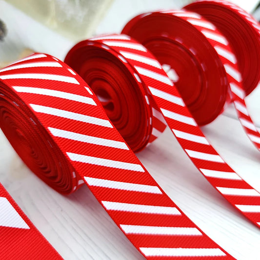 Kerst cadeauverpakking diagonaal gestreept lint voor feestelijke decoratie