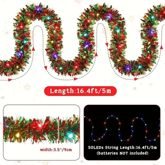 Verlichte Kerst guirlande met LED verlichting en glanzende decoratie