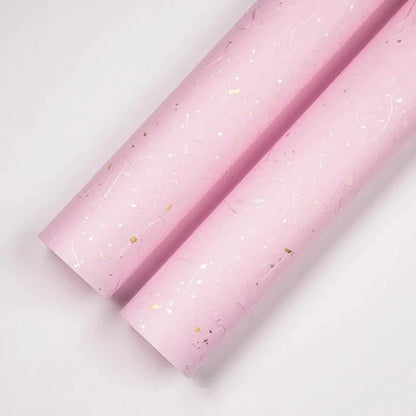 Kerst cadeau verpakking – Luxe bloemig inpakpapier met gouden & zilveren accenten