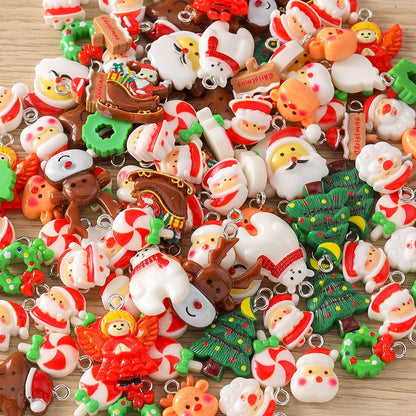 Kersthangers voor ketting of armband – 10 schattige hars bedels met kerstman en rendier