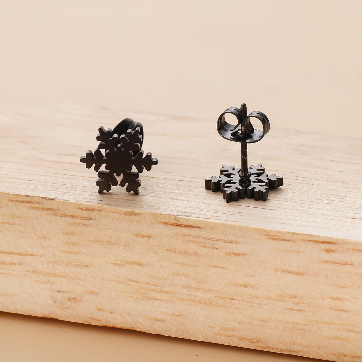 Kerst oorbellen sneeuwvlok van roestvrij staal – elegant in goud, zilver of zwart