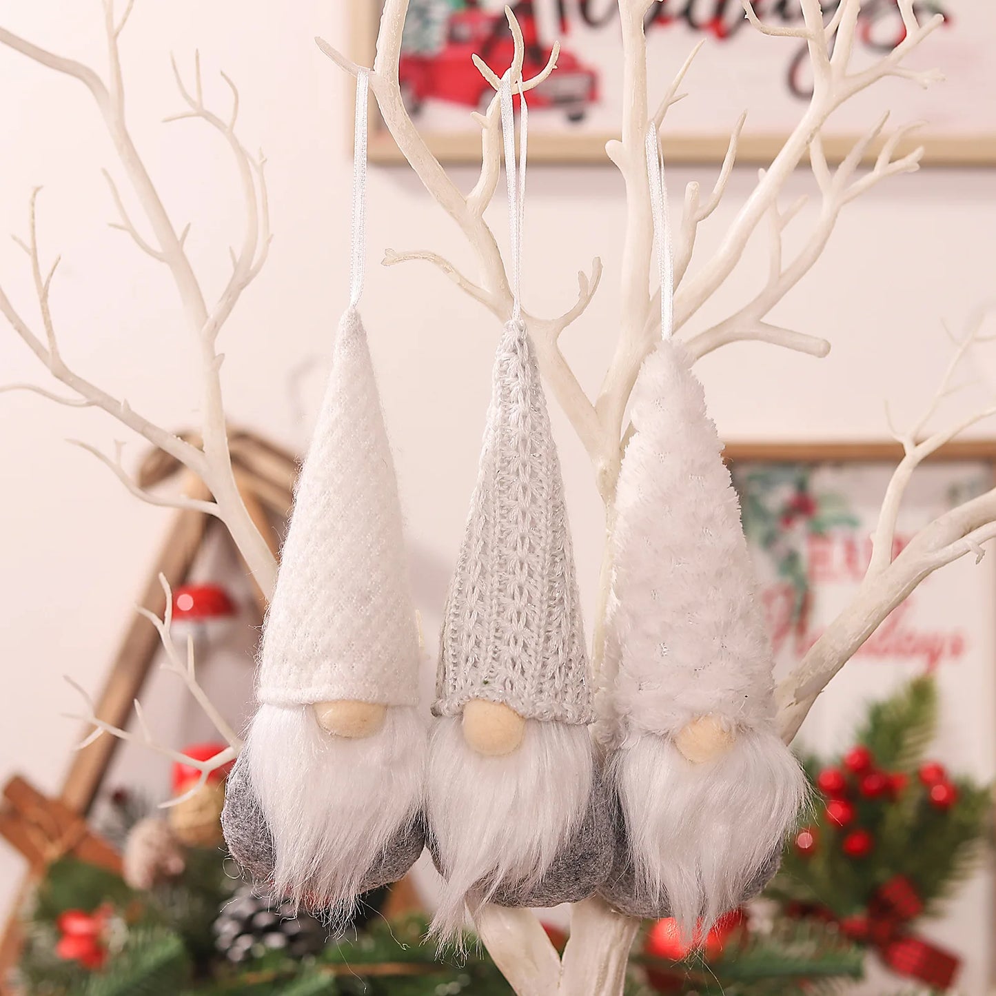 Set kersthangers – 3 schattige kerstgnomen met gebreide muts, 17 cm