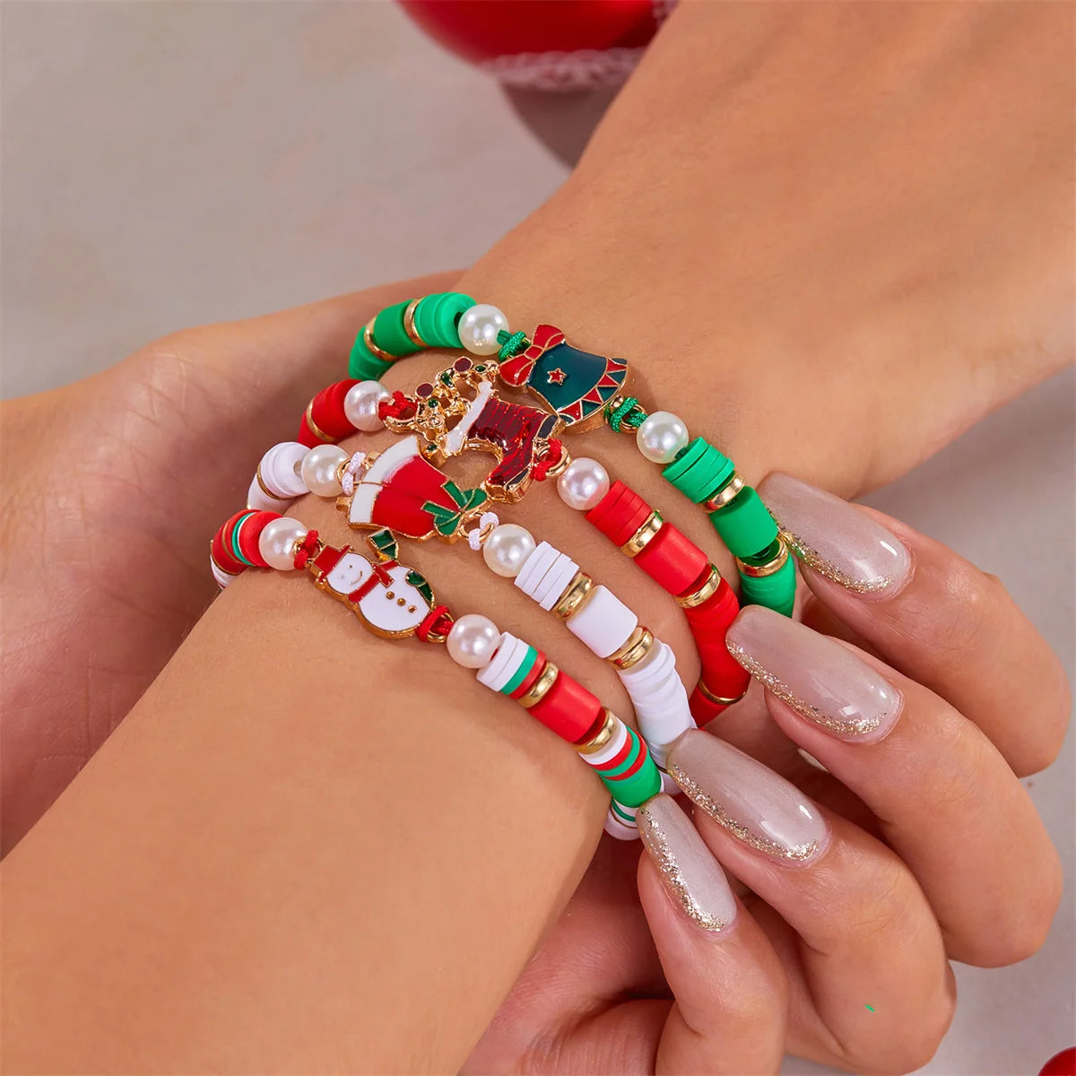 Kerst armband set met kerstboom rendier en kerstman kralen (4 stuks)