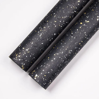 Kerst cadeau verpakking – Luxe bloemig inpakpapier met gouden & zilveren accenten